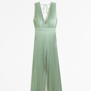 Elegant Green Pleated Jumpsuit